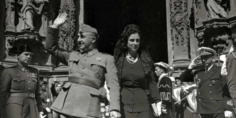 El Supremo aborda en precampaña el destino de los restos de Franco.
Franco
