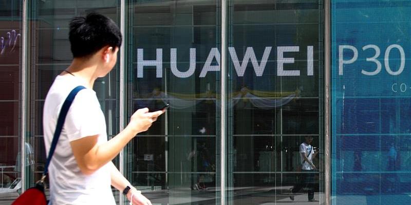 Huawei ingresará 30.000 millones dólares menos.
Huawei