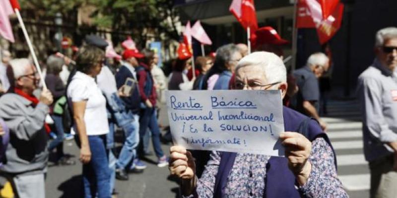 IMV Cuatro familias ante el caos de la renta básica / EFE