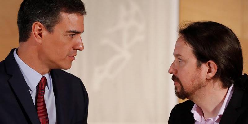 Unidas Podemos anuncia que piensa facilitar la investidura de Sánchez para evitar las elecciones.
Iglesias y Sánchez