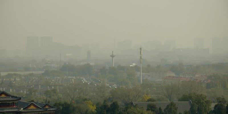 Ciudad bajo contaminación atmosférica | Foto: Mia P/freeimages