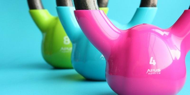 Inmunofitness, como cuidarse especialmente más allá de los 50 años Pesas rusas. Imagen de pixabay