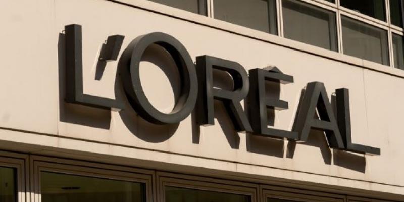 L’Oréal / Compromiso RSE Rótulo exterior en un local de L’Oréal