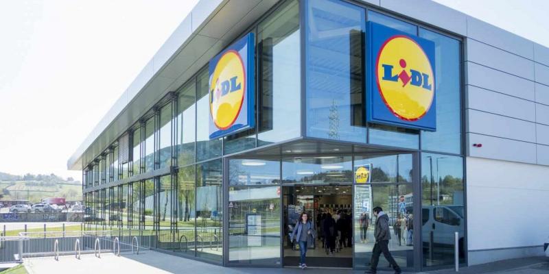 Un supermercado de Lidl. Un supermercado de Lidl.