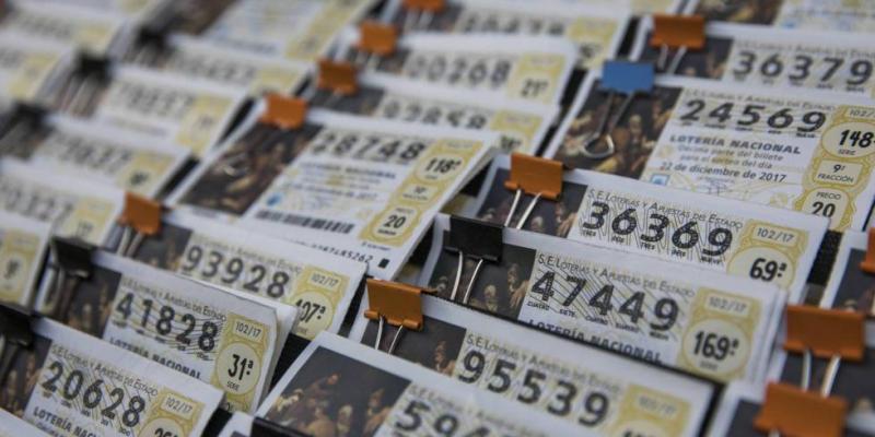 Billetes de la Lotería de Navidad. CARLOS ROSSILLO / EL PAÍS Billetes de la Lotería de Navidad. CARLOS ROSSILLO / EL PAÍS