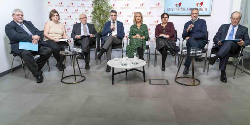 Los dirigentes de Autismo España, durante el debate en Servimedia. Foto: Jorge Villa.