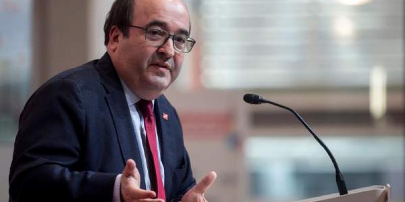 Iceta solo ve posibilidad de diálogo directo entre Sánchez y Torra "hacia el final" de la negociación.
Miquel Iceta