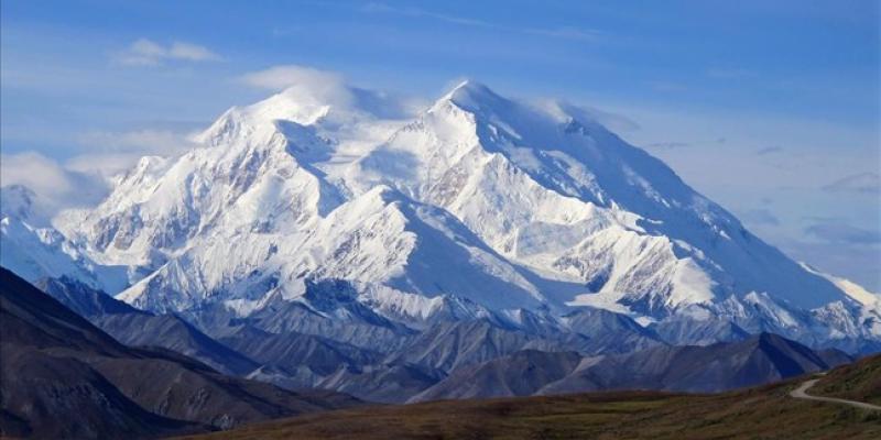 El aumento de las temperaturas en la zona está provocando un deshielo sin precedentes, que está resultando en la descongelación de 60 toneladas de heces. Monte Denali heces