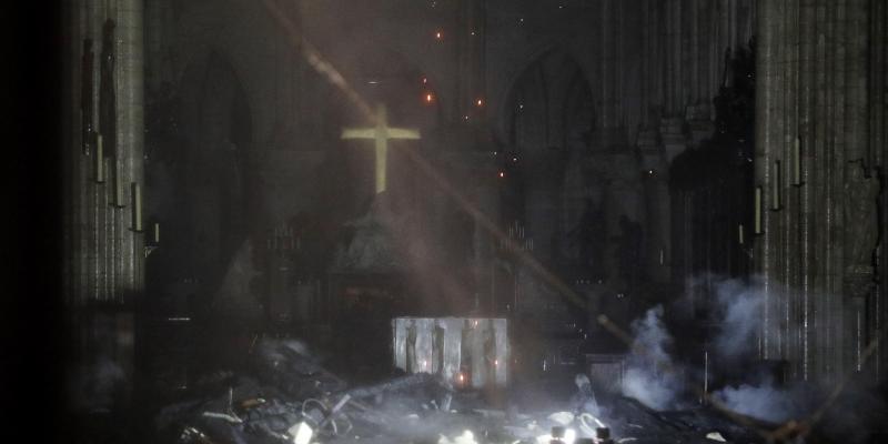 La catedral de Notre Dame de París, uno de los monumentos más emblemáticos de la capital francesa, está sufriendo un incendio, según pudo constatar una periodista de Efe en el lugar. Notre Dame Catedral