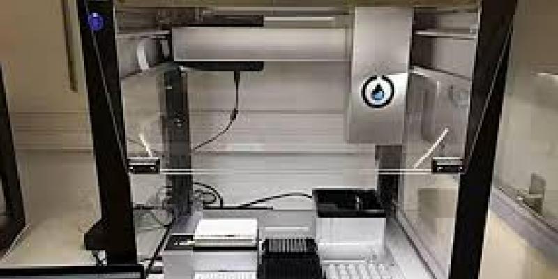 Robots donados / ABC-Sevilla Nuevo robot donado al Virgen del Rocio para acelerar el resultado de pruebas PCR