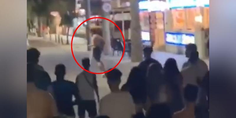 Un chico de 16 años termina con la mandíbula fracturada por defender a su hermana de 14 años de una violación en grupo. Paliza brutal