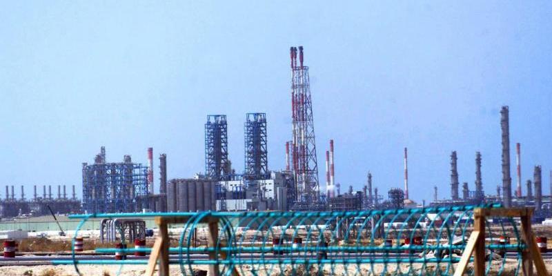 El crudo Brent sube el 10,5% tras los ataques en Arabia Saudí.
Petróleo