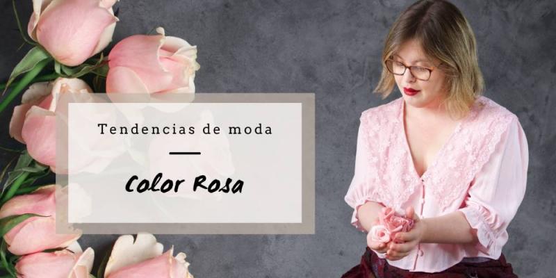 Paola Torres con una camisa de color rosa