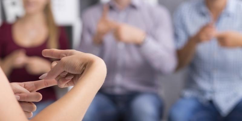 Se ha detectado una web que está ofreciendo información falsa sobre métodos para curar la sordera. Se ha detectado una web que está ofreciendo información falsa sobre métodos para curar la sordera.