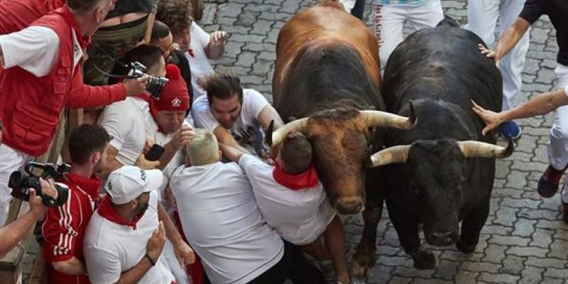 Quinto encierro asta de toro Quinto encierro asta de toro