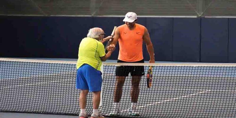 Rafa Nadal se entrena con el tenista más veterano del mundo