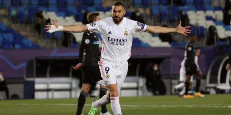 El Real Madrid se clasifica para octavos con dos goles de Karim Benzema