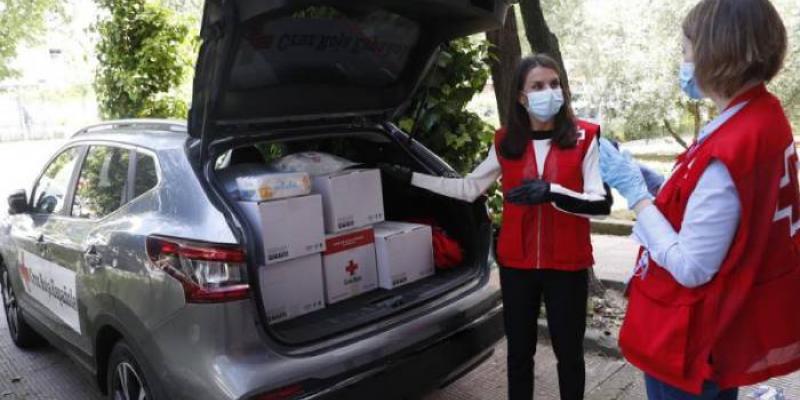 La Reina Leticia se implica con los trabajos de Cruz Roja en Madrid. 