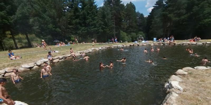 Piscina natural en el rio Cega / El Mundo