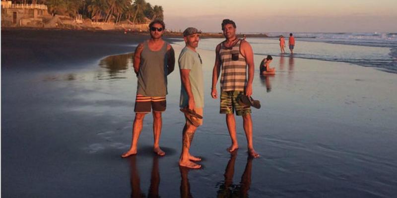 Tres surfistas cántabros atrapados en El Salvador
