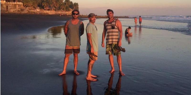 SURFISTAS Tres surfistas cántabros atrapados en El Salvador
