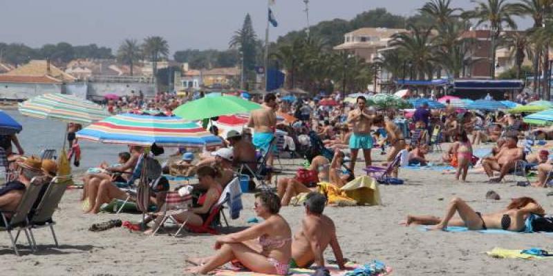 Baja el paro en el mes de abril animado por la Semana Santa. Sector turístico