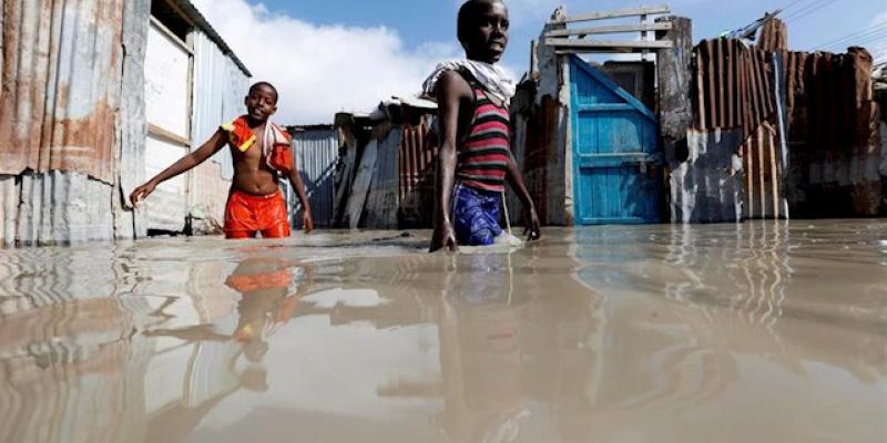 Las inundaciones por las lluvias estacionales dejan más de 182.000 nuevos desplazados en Somalia Somalia niños inundaciones