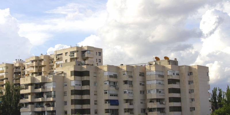 La firma de hipotecas se incrementa hasta un 35% en marzo. Foto de ServiMedia Edificios, Fotografía de ServiMedia