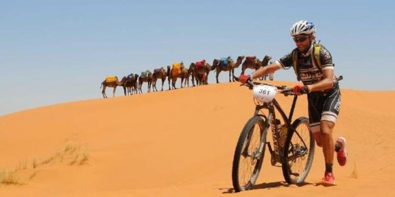 Un participante en la edición de la Titan Desert del pasado año