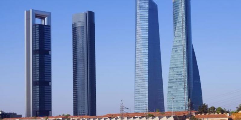La Policía desaloja de forma preventiva uno de los cuatro rascacielos de la Castellana. Torrespacio bomba
