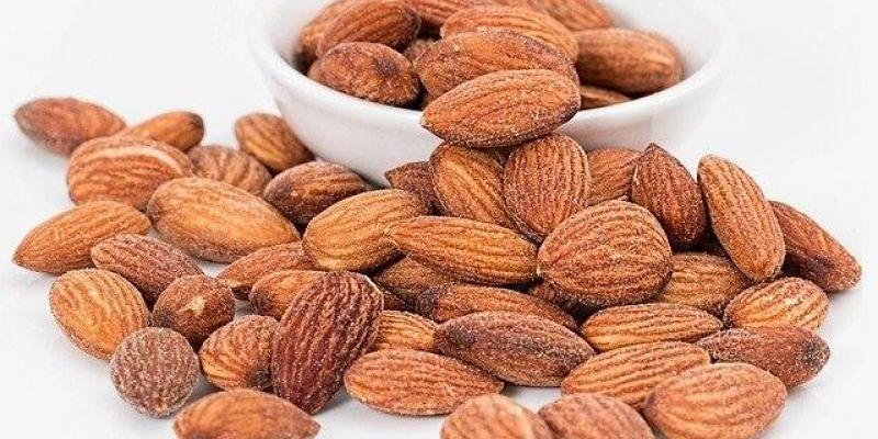 Un gran porcentaje de los niños con alergia a los frutos secos la mantendrá de adultos Almendras