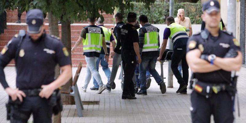 Traslado del cadáver de la mujer encontrada degollada en su domicilio de Xàtiva Xàtiva