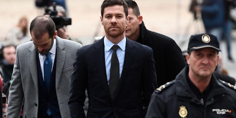 La Audiencia Provincial de Madrid ha absuelto este martes al futbolista Xabi Alonso del fraude fiscal que le acusaba la Fiscalía Anticorrupción. Xabi Alonso