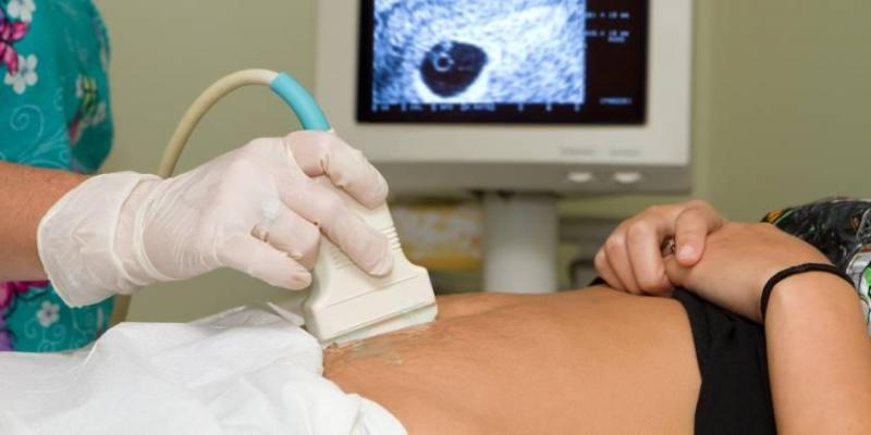 Las mujeres que sufren abortos de repetición acuden a profesionales que dan criterios contrapuestos 1 de cada 10 mujeres sufre al menos un aborto en su vida