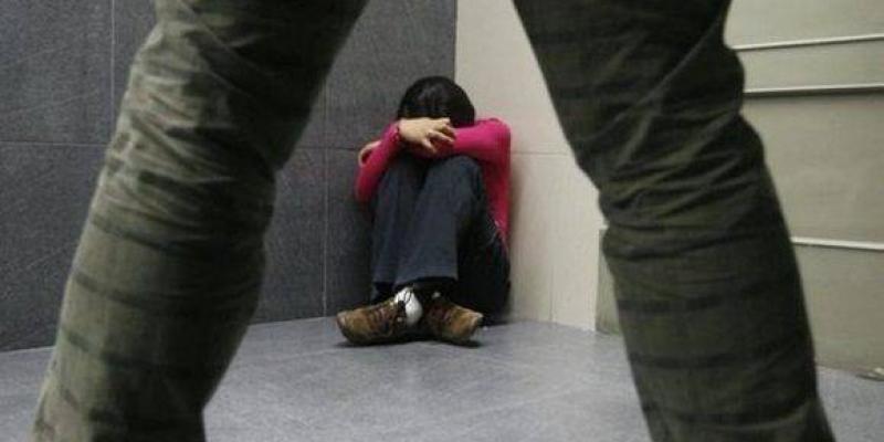 Dos menores violan a otro chico y le contagian VIH y sífilis. abusos