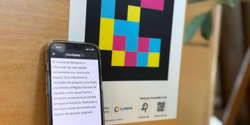 Imagen del sistema de señalización/Servimedia La Asamblea de Madrid presenta un nuevo sistema de señalización accesible