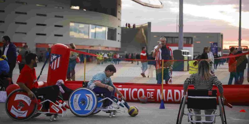 Imagen de niños jugando al fútbol/Igluu La accesibilidad universal en el fútbol