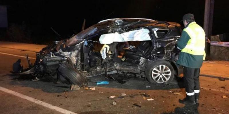 Vehículo implicado en un accidente de tráfico en Gondomar (Pontevedra), en el que perdió la vida un joven y otros tres resultaron heridos. Fotos: EFE