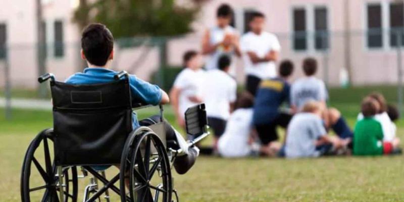 Imagen de un niño en silla de ruedas/FeUSO Los alumnos con discapacidad sufren acoso escolar