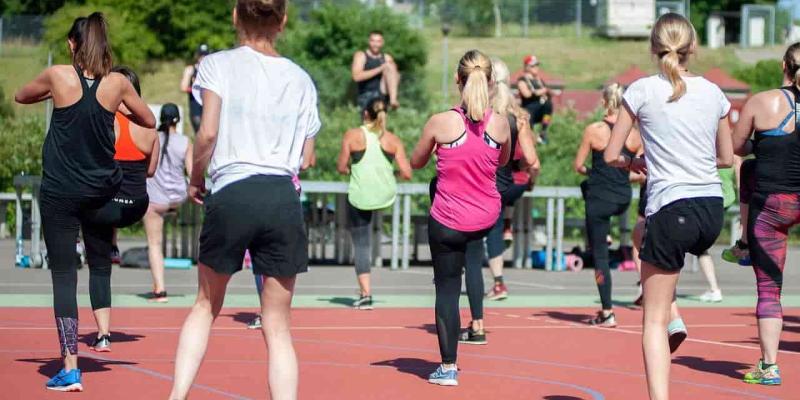 Imagen de chicas haciendo deporte/2Playbook Muchas chicas desean hacer más deporte