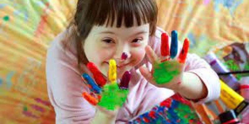 Imagen de una niña haciendo actividades de ocio/Deportae Integración de las personas con discapacidad en ocio