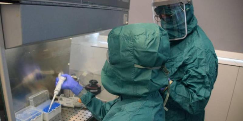 Imagen de dos profesionales en un laboratorio. CIPF Imagen de dos profesionales en un laboratorio