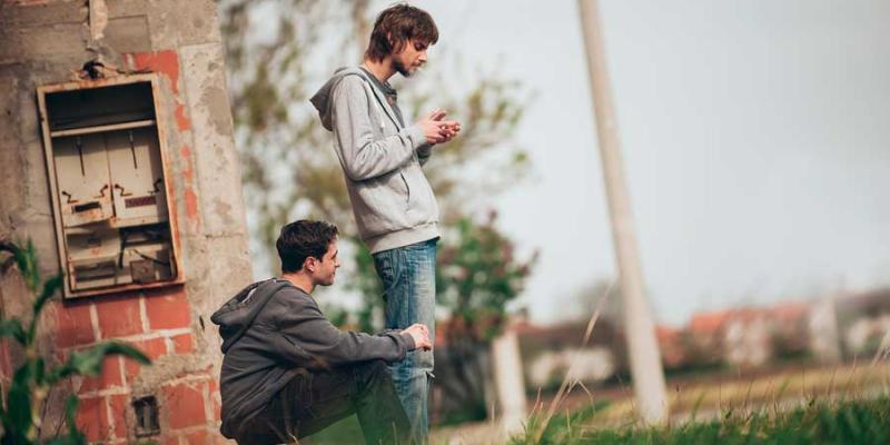 Imagen de jóvenes adolescentes/PsicoActiva.com Qué hacer ante la influencia en los jóvenes