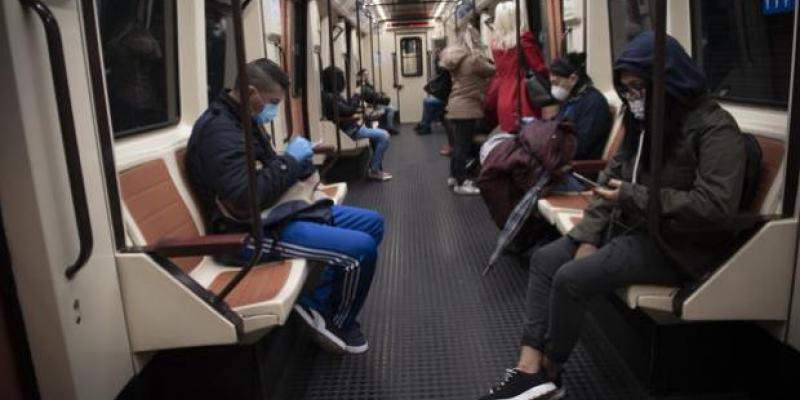 La Audiencia de Madrid juzgará a un hombre por hechos racistas contra una mujer en el Metro