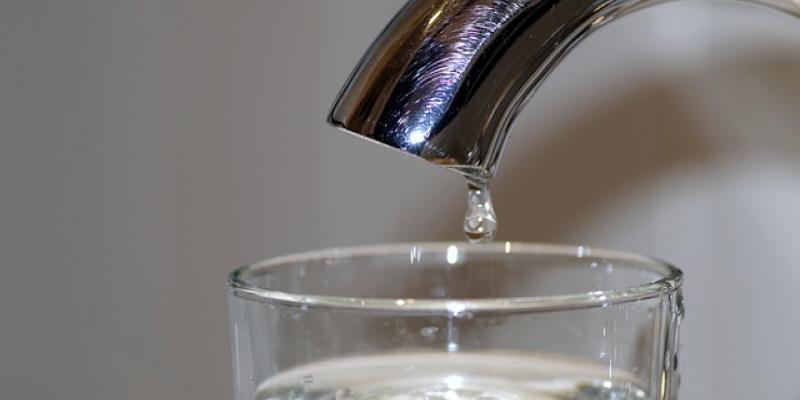 Gratis es el agua del grifo Agua del grifo