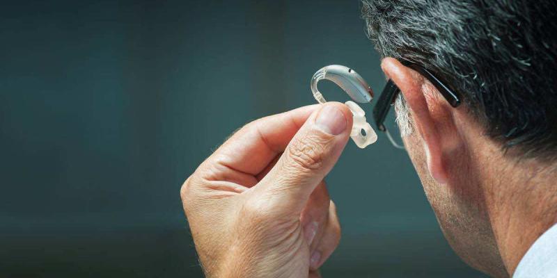 La tecnología ya permite ajustar los audífonos a distancia. El coronavirus también cambia la forma de ajustar los audífonos.