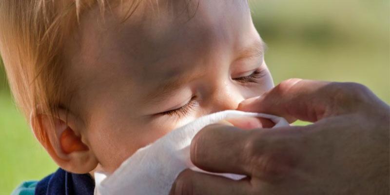 Imagen de un niño con alergia/La Voz del Tajo El número de alergias infantiles aumenta
