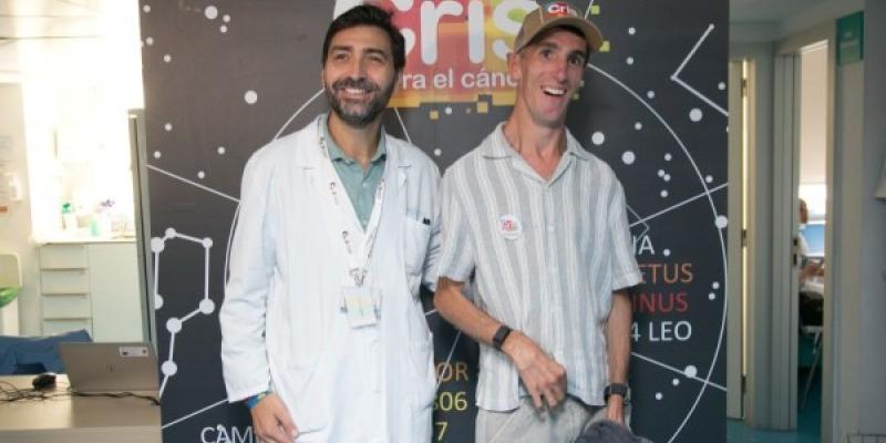 Alex Roca en una visita a la unidad CRIS del Hospital La Paz