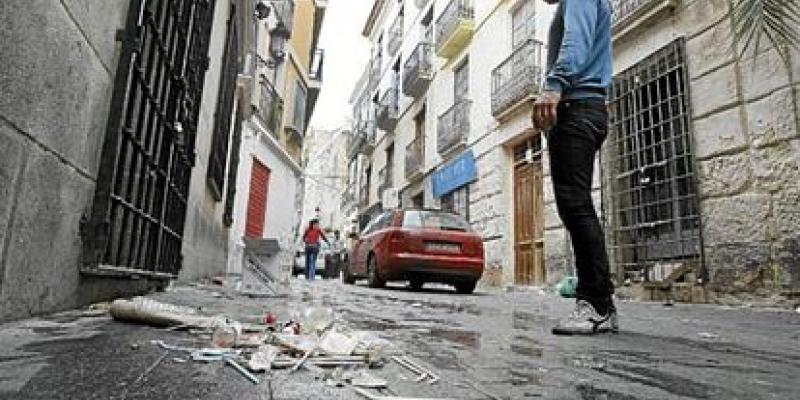 Alicante quiere limpiar su imagen Alicante, una de las ciudades más sucias de España