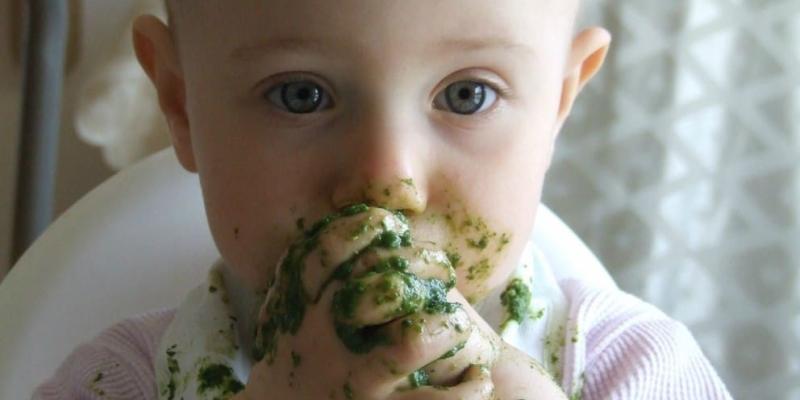 Retrasar la alimentación complementaria en los bebés puede ser perjudicial
